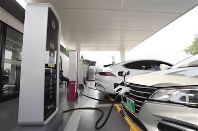 大鑫优配资讯 超充+换电 新能源汽车补能“双轨并行”